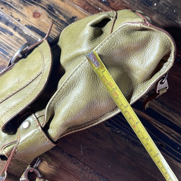 Fossil green leather cross body purse appears never used - key decoration - Picture 15 of 17